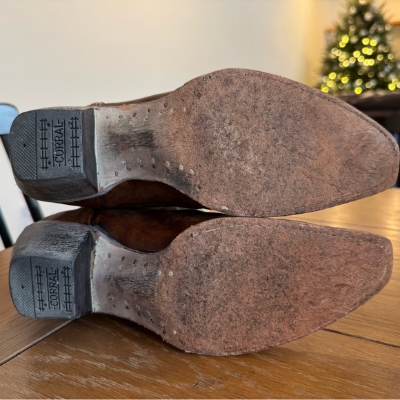 Corral Women’s Brown Heeled Boots with Floral Embroidery - Picture 4 of 5